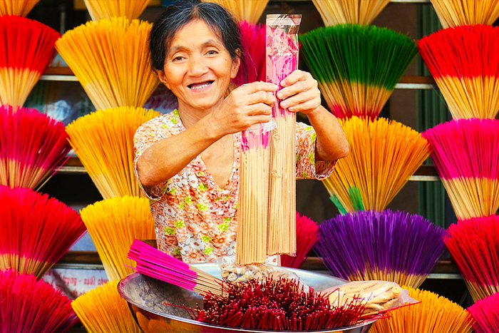 Thuy Xuan incense - making village